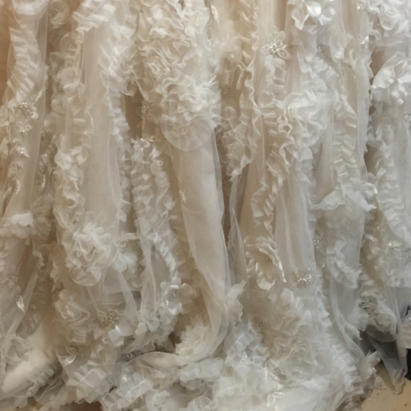 Wedding Dress - Picture 4 of 6